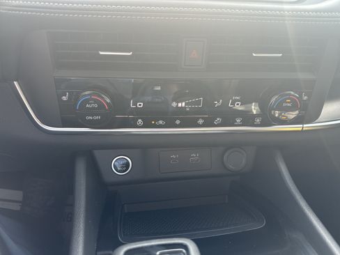 Certified 2023 Nissan Rogue SV w/ SV Premium B Package FWD image 27