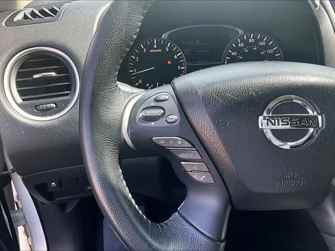 Used 2018 Nissan Pathfinder SV AWD/4WD image 18