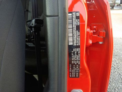 Used 2015 Jeep Renegade Latitude w/ Popular Equipment Group FWD image 20