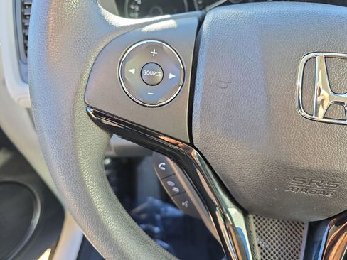 Used 2016 Honda HR-V LX image 19