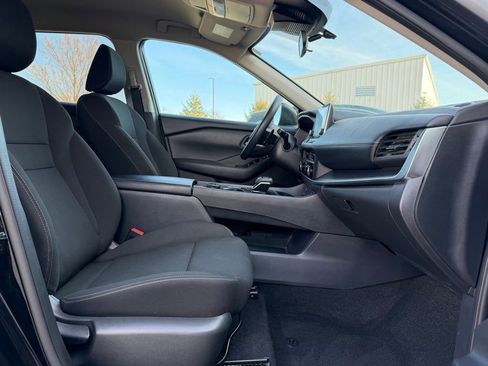 Used 2024 Nissan Rogue S image 15