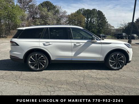 New 2026 Lincoln Aviator Reserve w/ Illumination Package RWD image 8