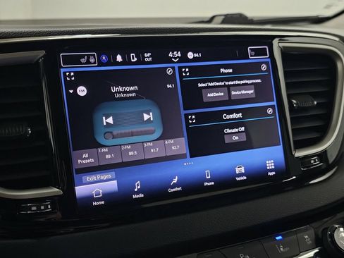 Used 2023 Chrysler Pacifica Touring-L FWD image 16