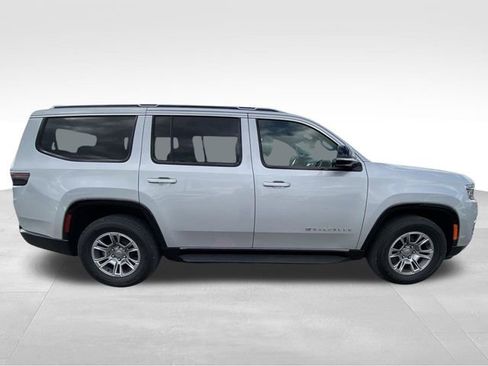 Used 2023 Jeep Wagoneer 4WD image 12