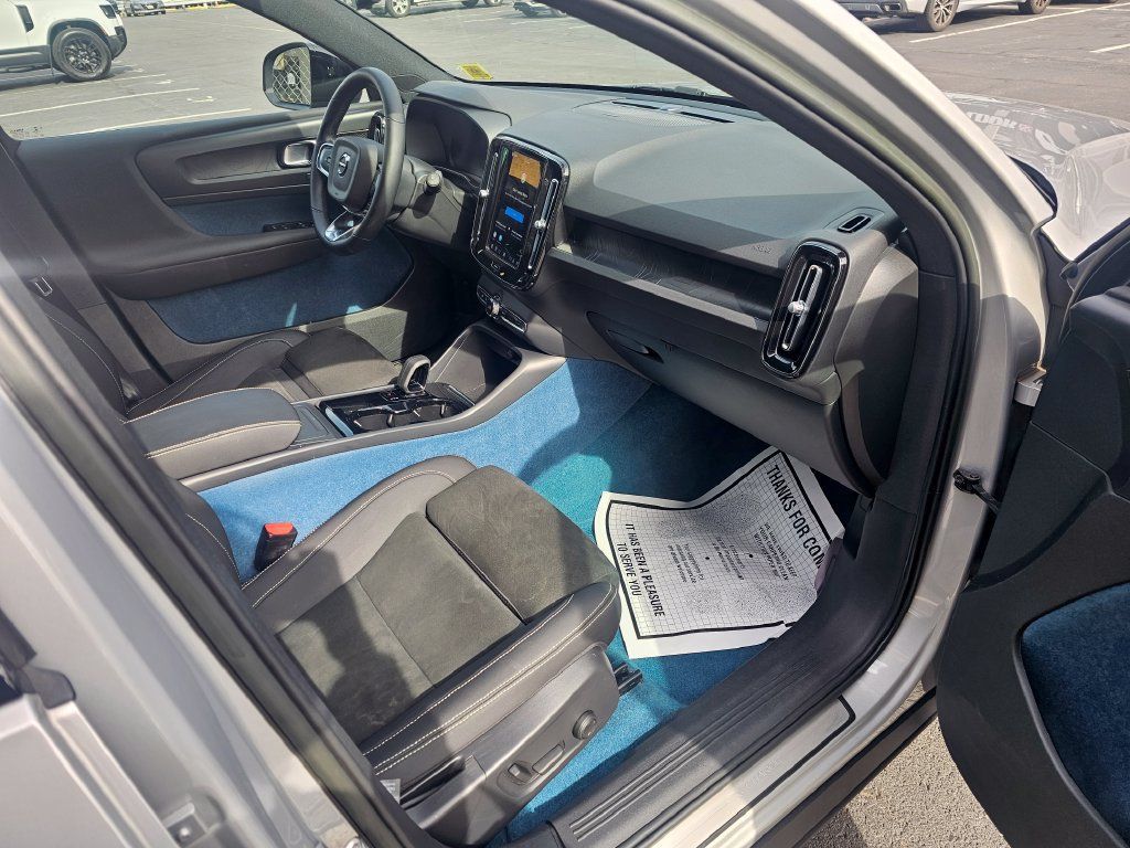 Certified 2023 Volvo XC40 Recharge Ultimate AWD/4WD image 8