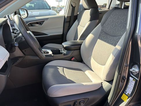 Used 2023 Toyota RAV4 XLE AWD/4WD image 11