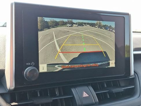 Used 2025 Toyota RAV4 XLE AWD/4WD image 16