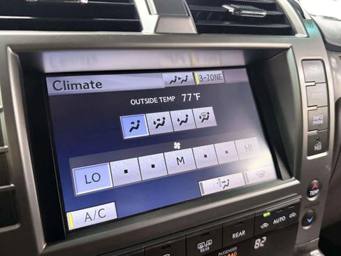 Used 2013 Lexus GX 460 image 25