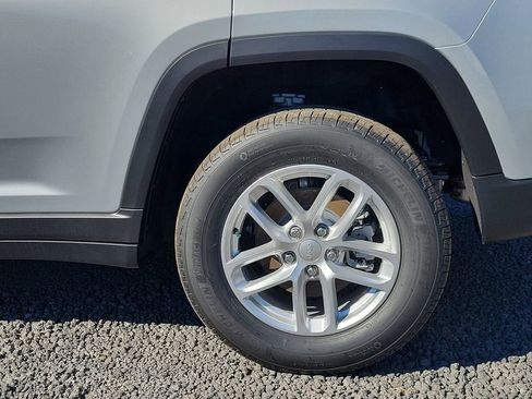 New 2025 Jeep Grand Cherokee Laredo w/ Luxury Tech Group I image 5