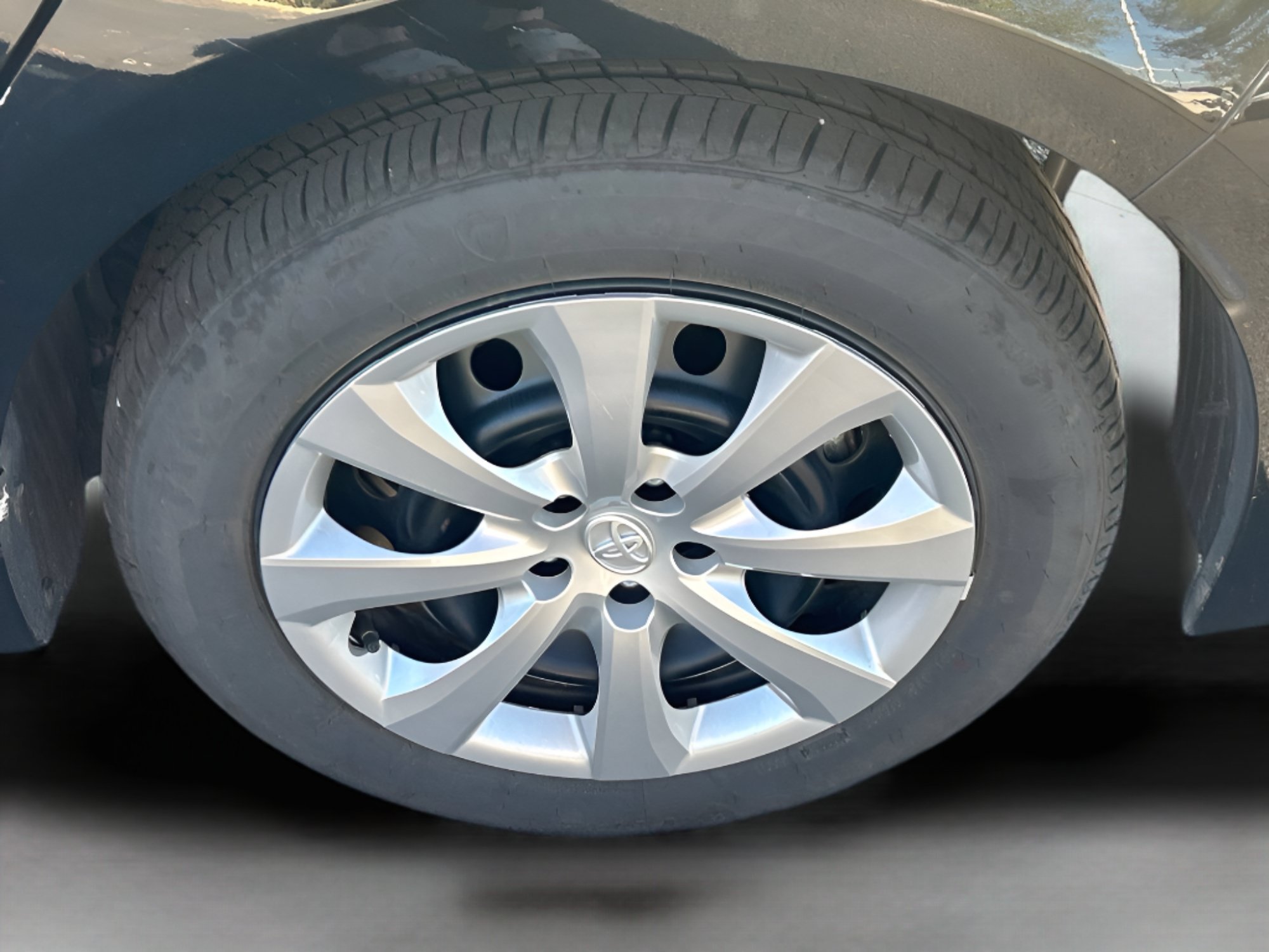 Used 2026 Toyota Corolla LE FWD image 15