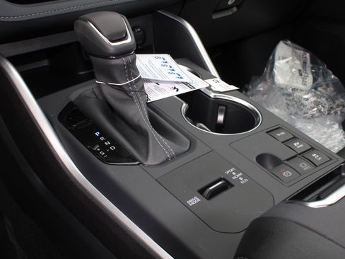 New 2026 Toyota Highlander XLE image 16