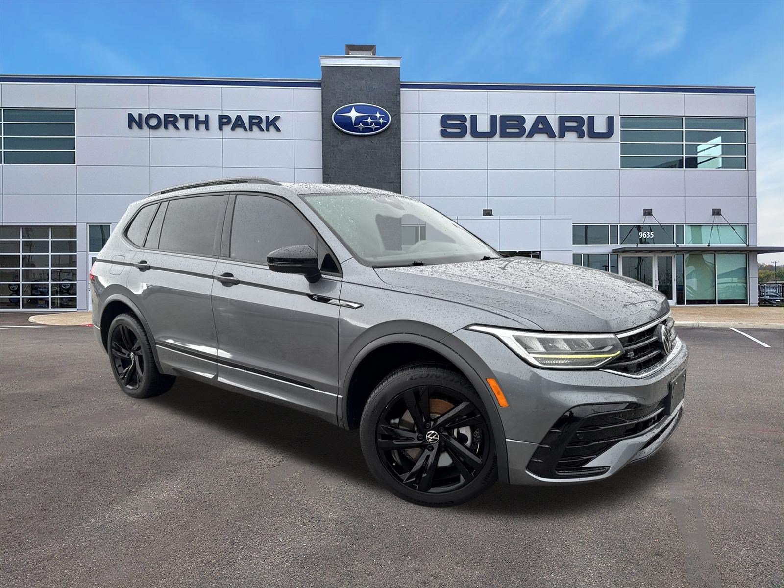 Used 2023 Volkswagen Tiguan SE R-Line FWD image 1