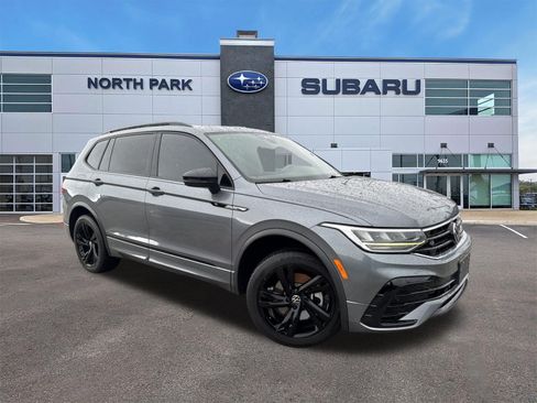 Used 2023 Volkswagen Tiguan SE R-Line FWD image 1