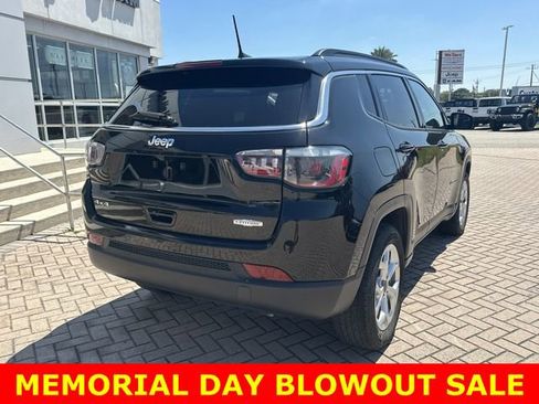 Used 2025 Jeep Compass Latitude AWD/4WD image 6