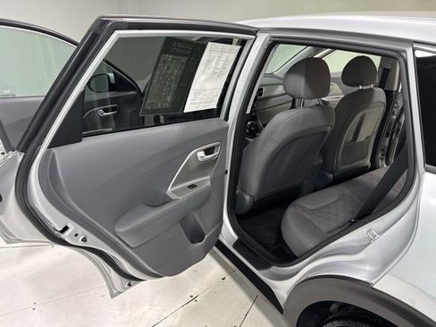 Used 2018 Kia Niro FE FWD image 22