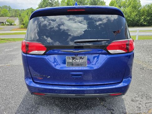 Used 2019 Chrysler Pacifica Touring-L Plus w/ Advanced Safetytec Group FWD image 5