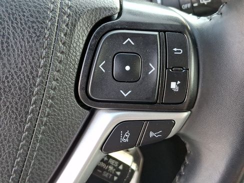 Used 2019 Toyota Highlander Plus AWD/4WD image 26