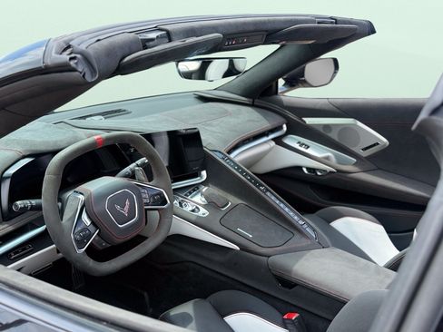 Used 2023 Chevrolet Corvette Stingray Premium Cpe w/ Z51 Performance Package RWD image 3