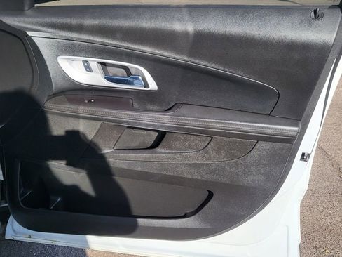 Used 2017 Chevrolet Equinox LS image 16