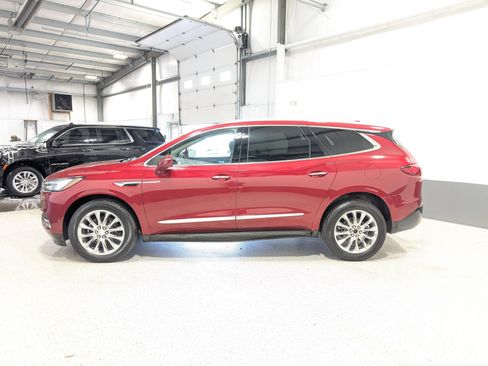Used 2020 Buick Enclave Essence w/ Sound and Sites Package image 6