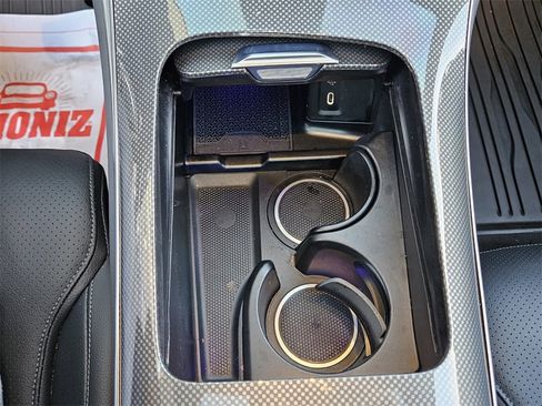 Used 2025 Mercedes-Benz GLC 300 4MATIC image 18