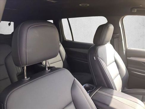 Used 2025 Buick Enclave Preferred FWD image 21