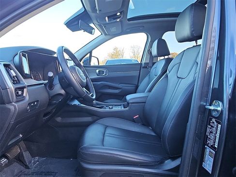 Certified 2022 Kia Sorento S w/ Panoramic Sunroof Package image 14