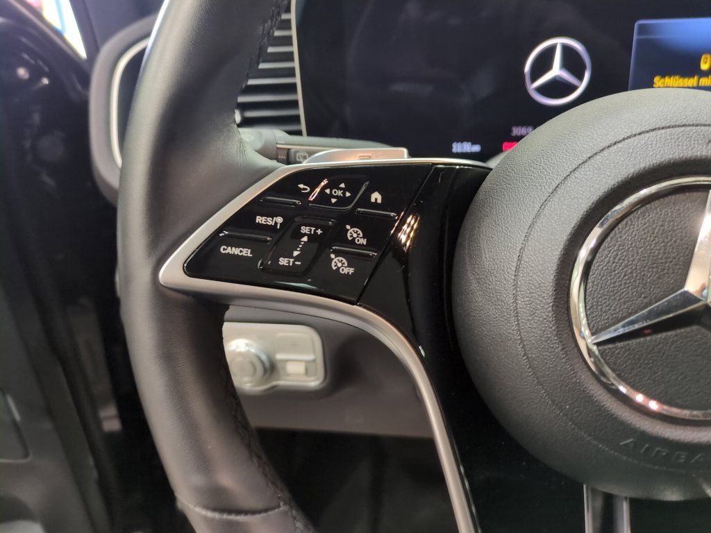Used 2025 Mercedes-Benz GLE 350 4MATIC image 25