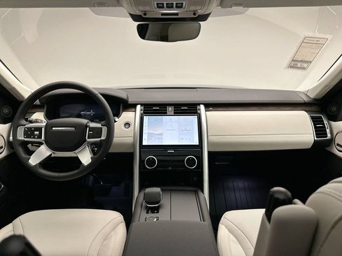 Certified 2025 Land Rover Discovery S AWD/4WD image 5