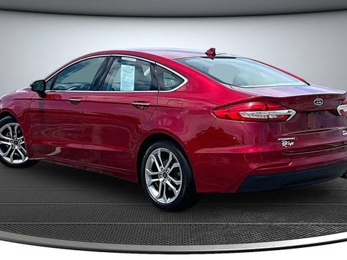 Used 2019 Ford Fusion SEL FWD image 4