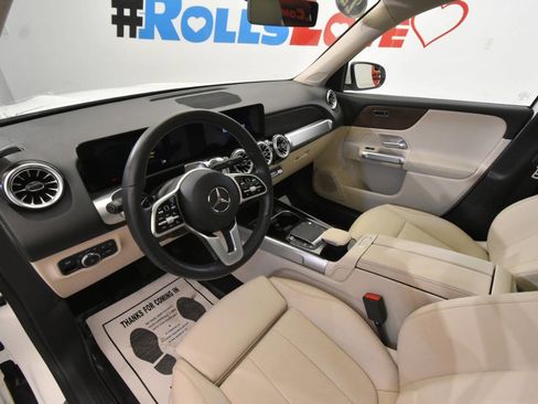 Used 2022 Mercedes-Benz GLB 250 4MATIC w/ Premium Package Lite image 9
