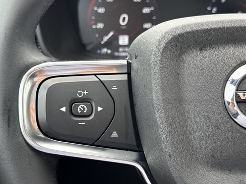 Used 2022 Volvo XC40 T5 R-Design w/ Advanced Package AWD/4WD image 15