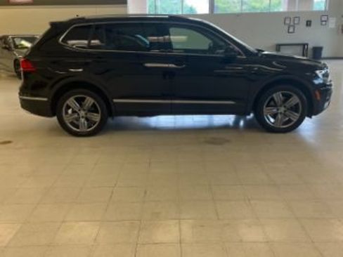 Used 2020 Volkswagen Tiguan SEL FWD image 4