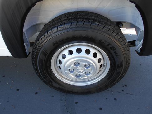 Used 2025 RAM ProMaster 2500 w/ Convenience Group image 19