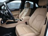 Certified 2024 Porsche Macan image 5