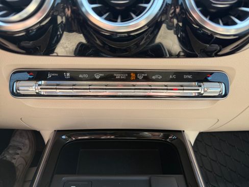 Certified 2021 Mercedes-Benz GLA 250 4MATIC image 31