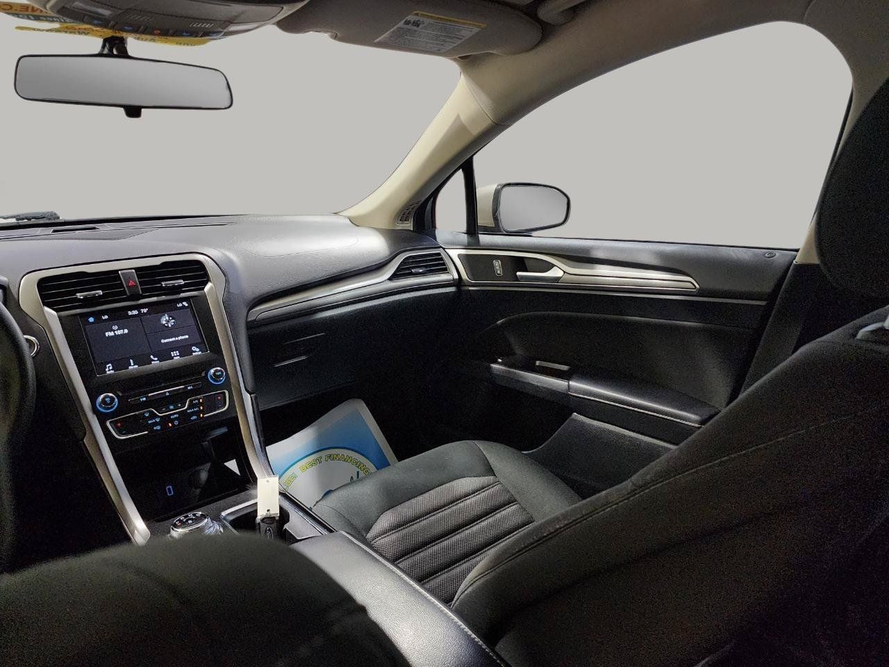 Used 2017 Ford Fusion SE w/ Fusion SE Technology Package FWD image 23