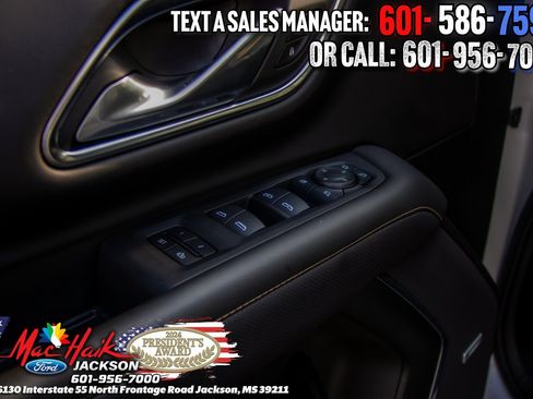 Used 2024 GMC Yukon XL AT4 w/ AT4 Premium Plus Package image 12