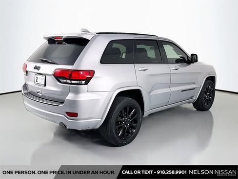 Used 2021 Jeep Grand Cherokee Laredo X AWD/4WD image 5