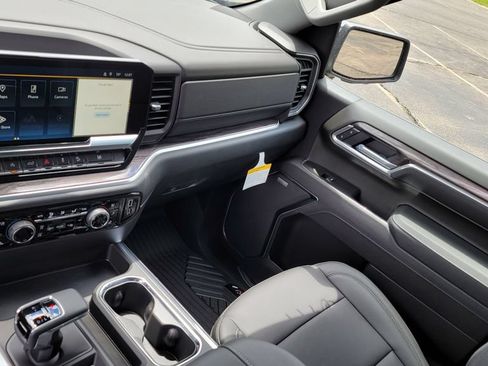 New 2026 Chevrolet Silverado 1500 LTZ w/ Z71 Off-Road Package AWD/4WD image 23