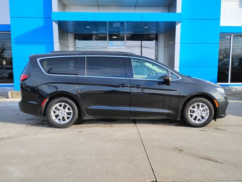 Used 2022 Chrysler Pacifica Touring-L image 33