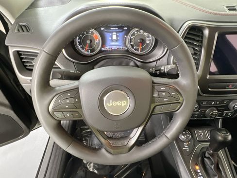 Used 2022 Jeep Cherokee Trailhawk image 11