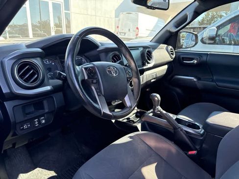 Used 2017 Toyota Tacoma TRD Sport w/ Tow Package RWD image 6