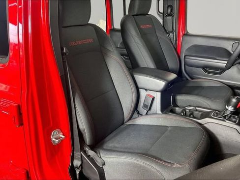 Used 2025 Jeep Wrangler Unlimited Rubicon w/ Convenience Group AWD/4WD image 28