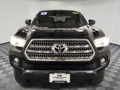 Used 2017 Toyota Tacoma TRD Off-Road image 25