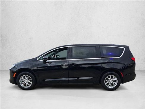 New 2027 Chrysler Pacifica Select FWD image 5