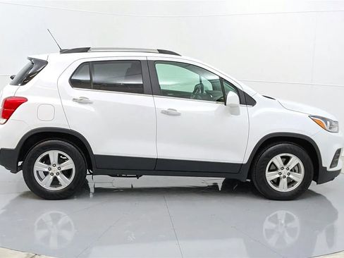 Used 2018 Chevrolet Trax LT w/ LT Convenience Package image 5