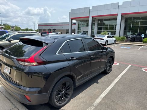 Used 2022 Mitsubishi Eclipse Cross LE FWD image 2