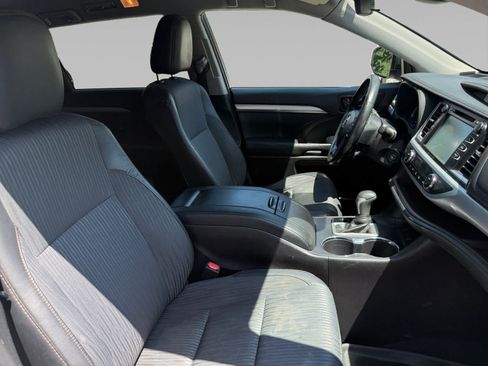 Used 2019 Toyota Highlander Plus AWD/4WD image 11