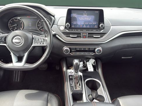 Used 2024 Nissan Altima 2.5 SR FWD image 19